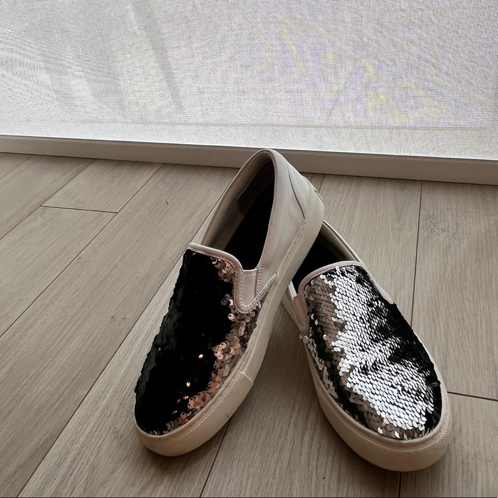 Tory Burch sneakers barely used only used 2 Times  super comfortable sneakers